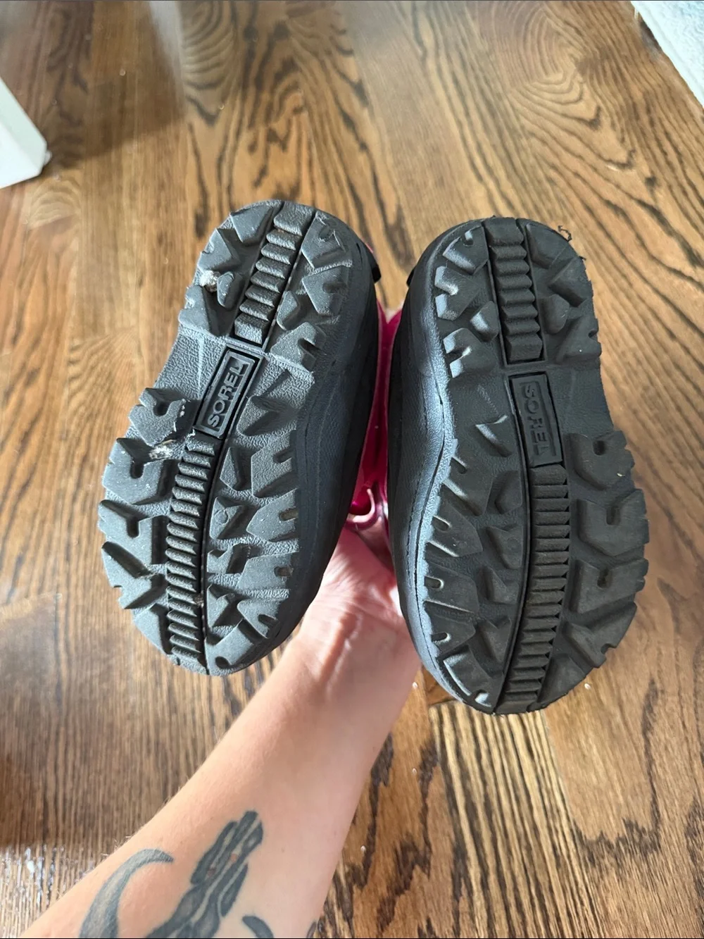 Sorel Girls snowboots size 8 pink